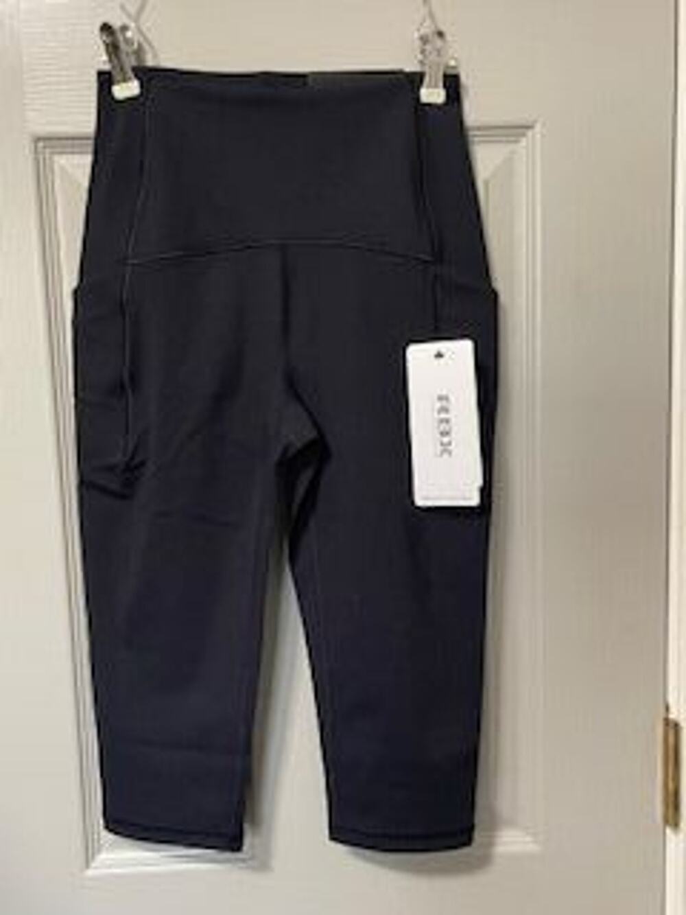 #B843 NWT RBX active soft touch capri size x-small